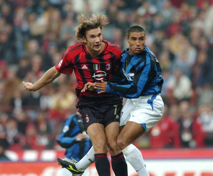 Ottobre 2004. Milan - Inter. Contrasto tra Andriy Shevchenko e Cordoba Ramiro. (Omega)